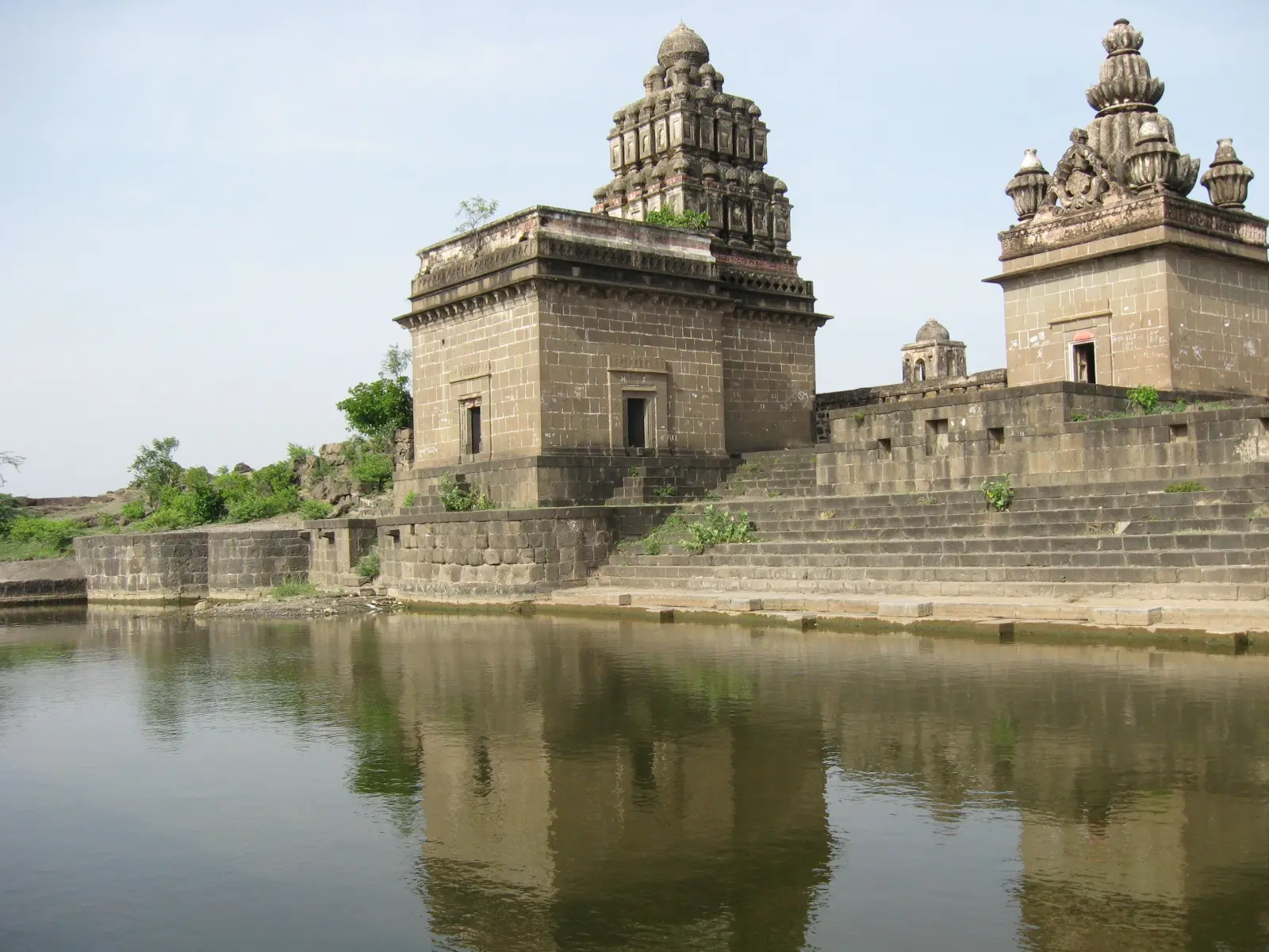 Maharashtra tour packages — temples, hills and beaches